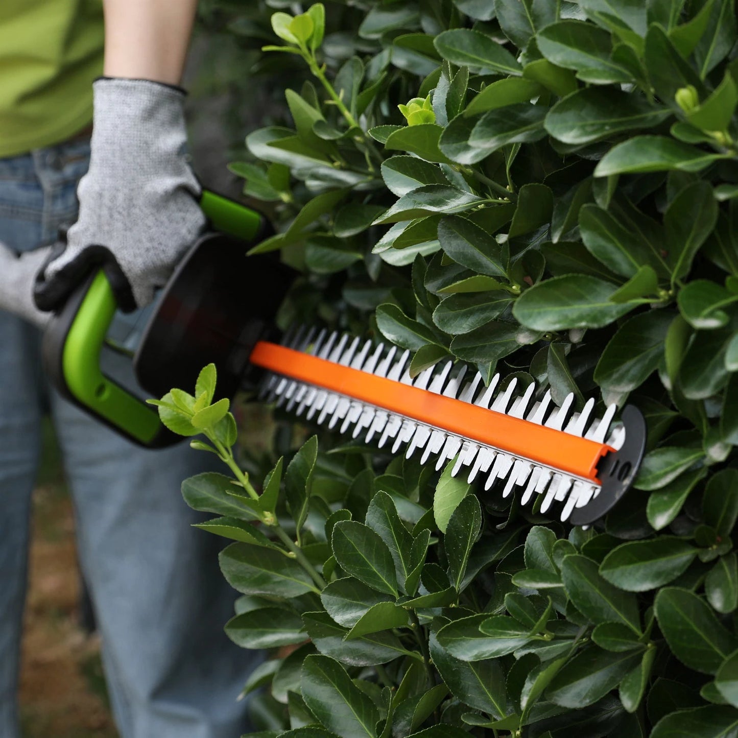 Trimmer pentru gard viu si pomi, 20V - 2.0AH, 50 cm lungime cutit, 2500 RPM, 15 mm deschidere dinti